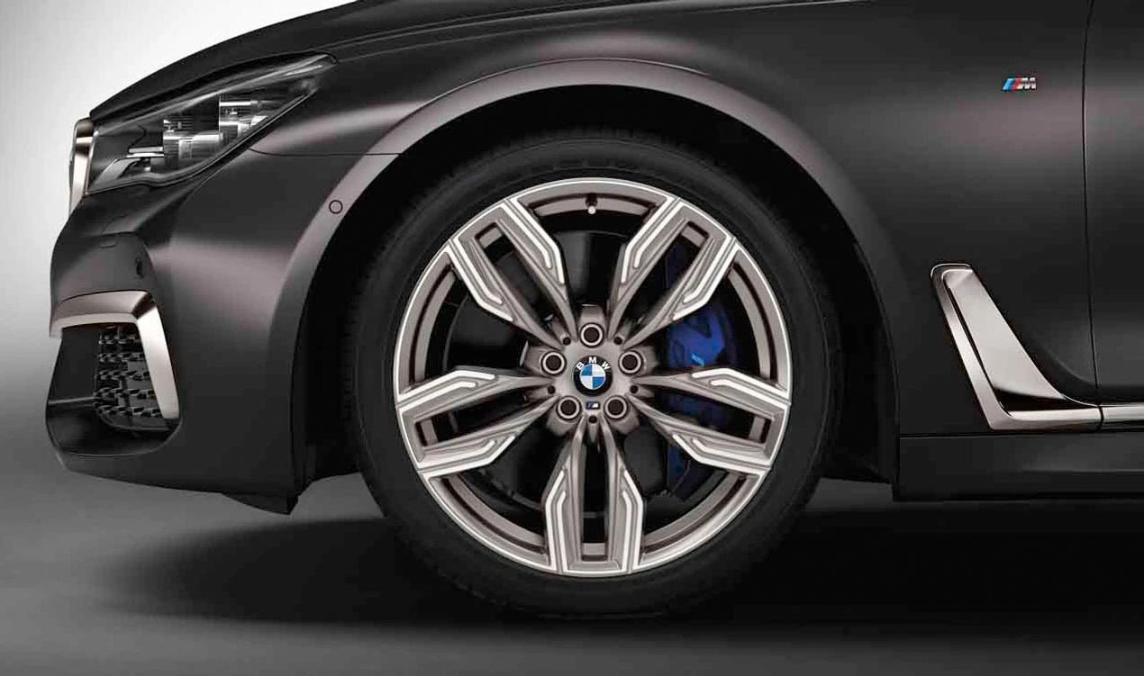 Tire en alliage d'origine BMW M Double Radio 760 20 "CERIUM GREY OEM 36118047258 Pour la série BMW 7 G11, G11n, G12, G12N. Idéal pour l'essieu arrière. Comprend le couvercle central et les vis. BMW d'origine.