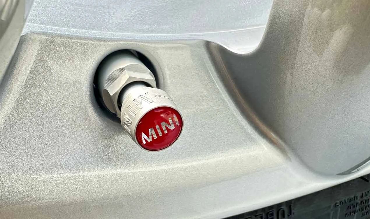 OEM 36122447404 Aluminium-Ventilkappen für MINI Cooper, Cooper S, Countryman... und mehr. Originaler MINI.