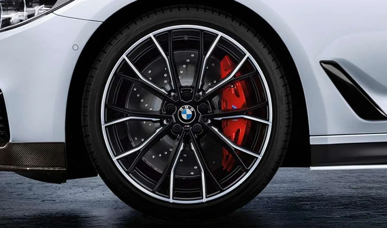 Kit de freio esportivo BMW M Performance de 18". Compatibilidade com G42, G20, G21, G22, G23 e G26.