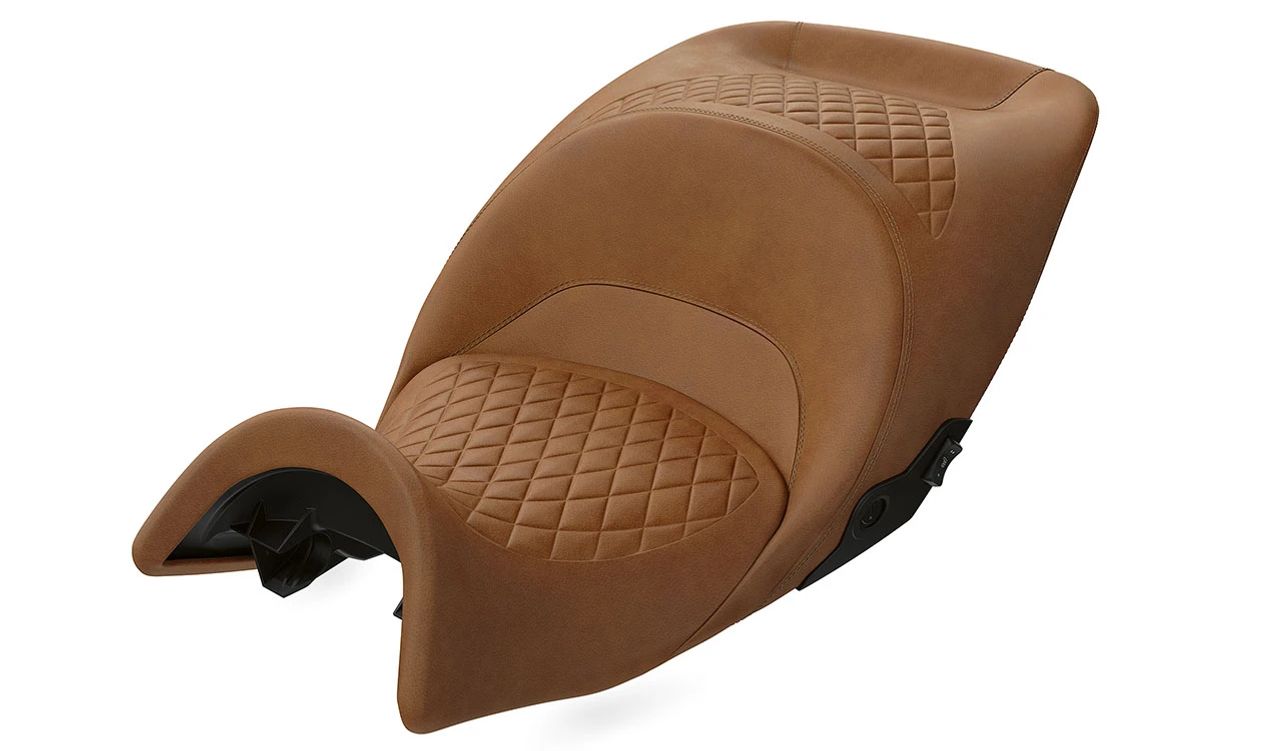 Assento alto marrom peça única OEM 52539829799 para BMW K 1600 GT, K 1600 GTL. Originais BMW Motorrad.