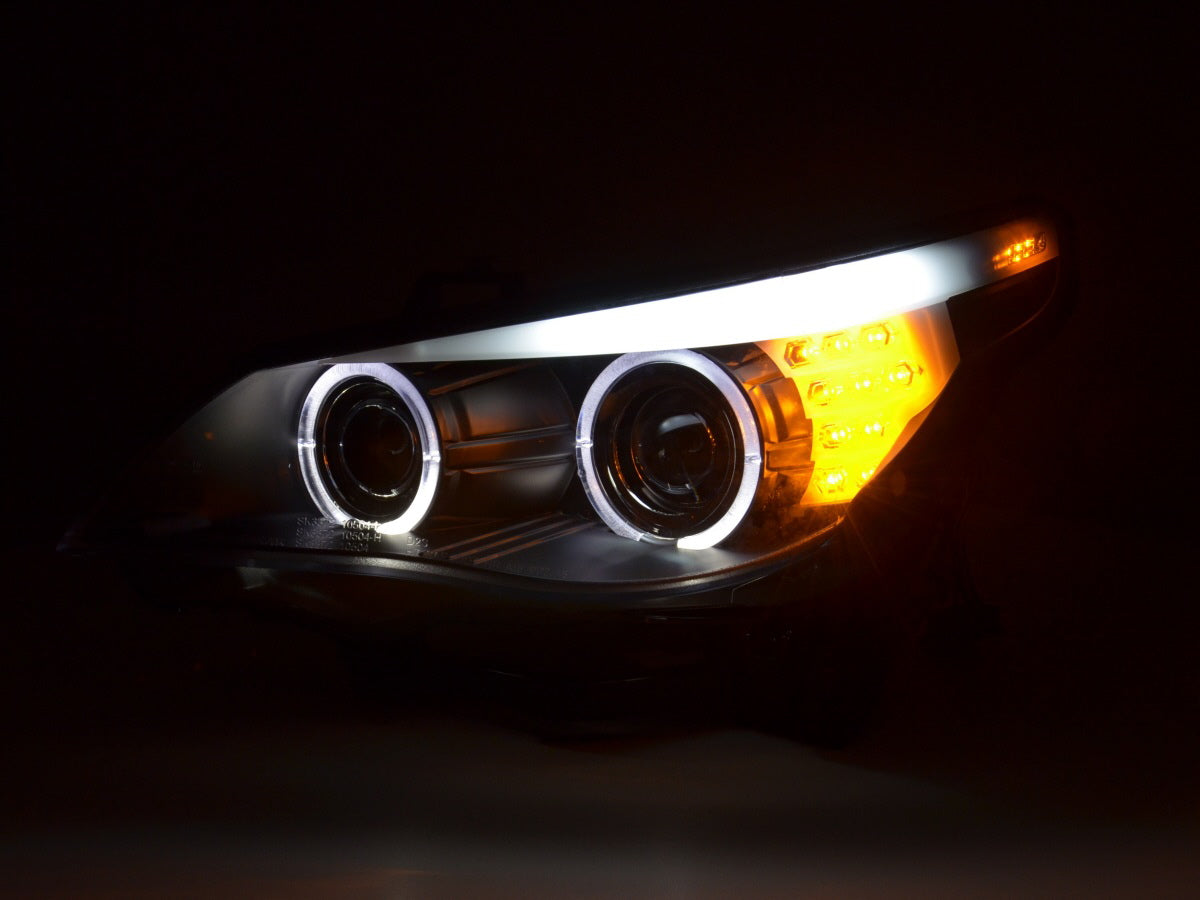 Faros delanteros delanteros Xenón Angel Eyes LED BMW Serie 5 E60 / E61 03-04 negros para volante a la derecha
