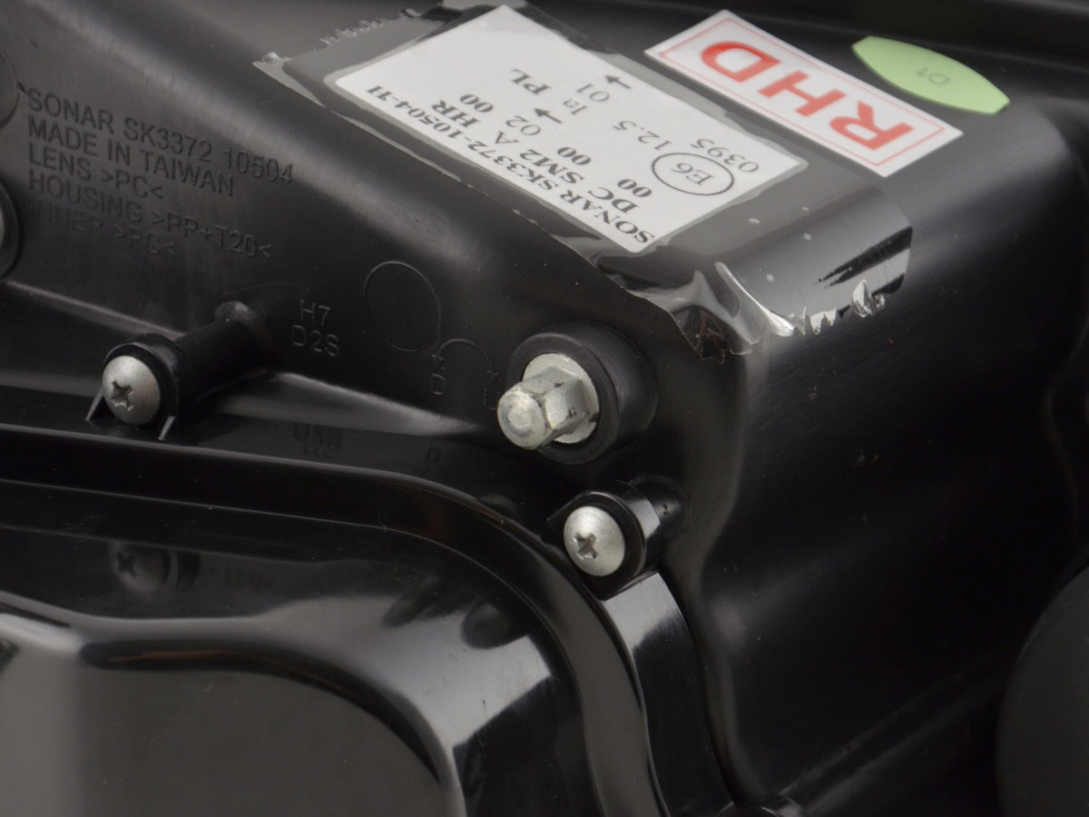 Fari Xenon Angel Eyes LED BMW Serie 5 E60 / E61 05-08 neri per guida a destra