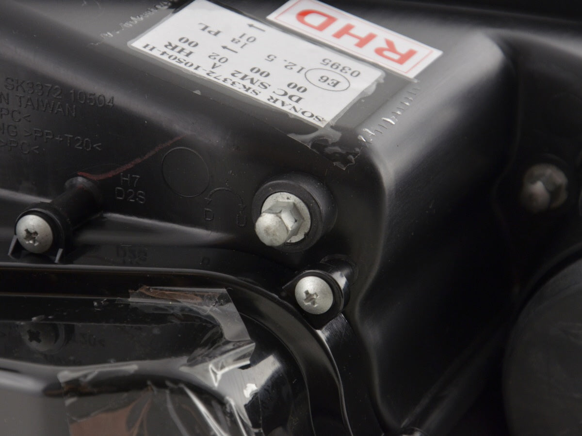 Fari anteriori Xenon Angel Eyes CCFL BMW Serie 5 E60 / E61 03-04 neri per guida a destra