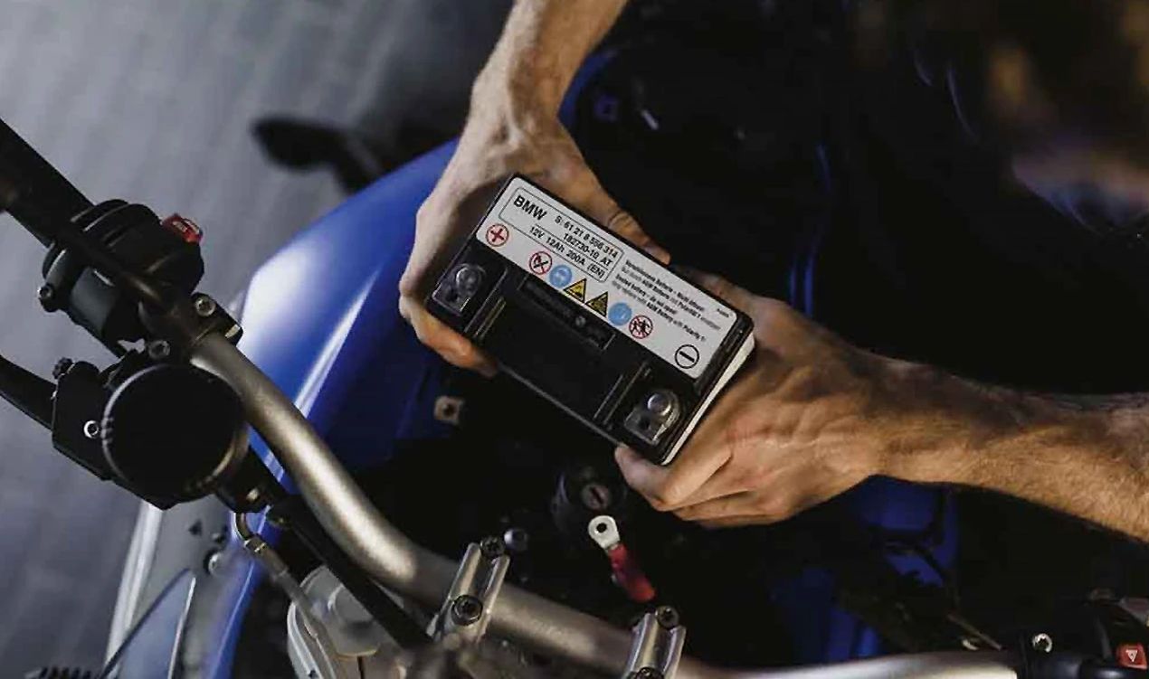Batería AGM OEM 61218389125 para motos BMW R 1300 GS, R 1200 GS, R nineT, S 1000 XR... y más. Original BMW Motorrad.