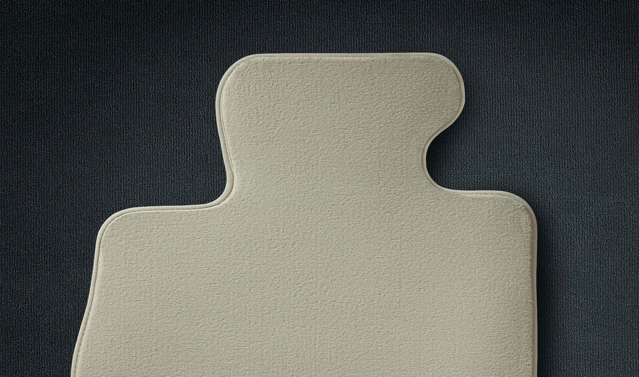 Alfombrillas OEM 51477289603 para BMW Serie 6 F06, F06N (Gran Coupé sin xDrive). Juego original BMW de 4 alfombrillas de velours (delanteras y traseras) en color oyster. Calidad premium y ajuste perfecto.