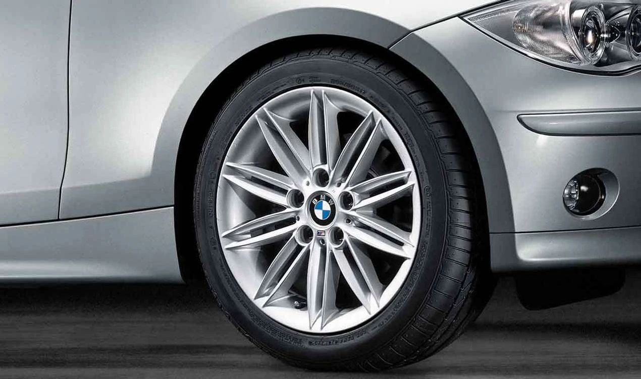 Llantas de aleación OEM 36118036937 diseño M Doble Radio 207 17" para BMW E81, E82, E87, E88. Plata, original BMW. Compatibles con modelos 116d, 116i. Incluye tapa central y tornillos.