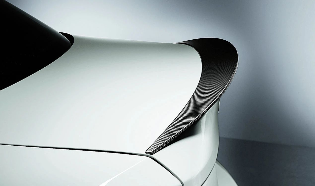 Alerón trasero M Performance de carbono OEM 51710432165 para BMW E82 1er Coupé y 1er M Coupé. Spoiler original BMW de alta calidad, mejora deportiva y ajuste perfecto.