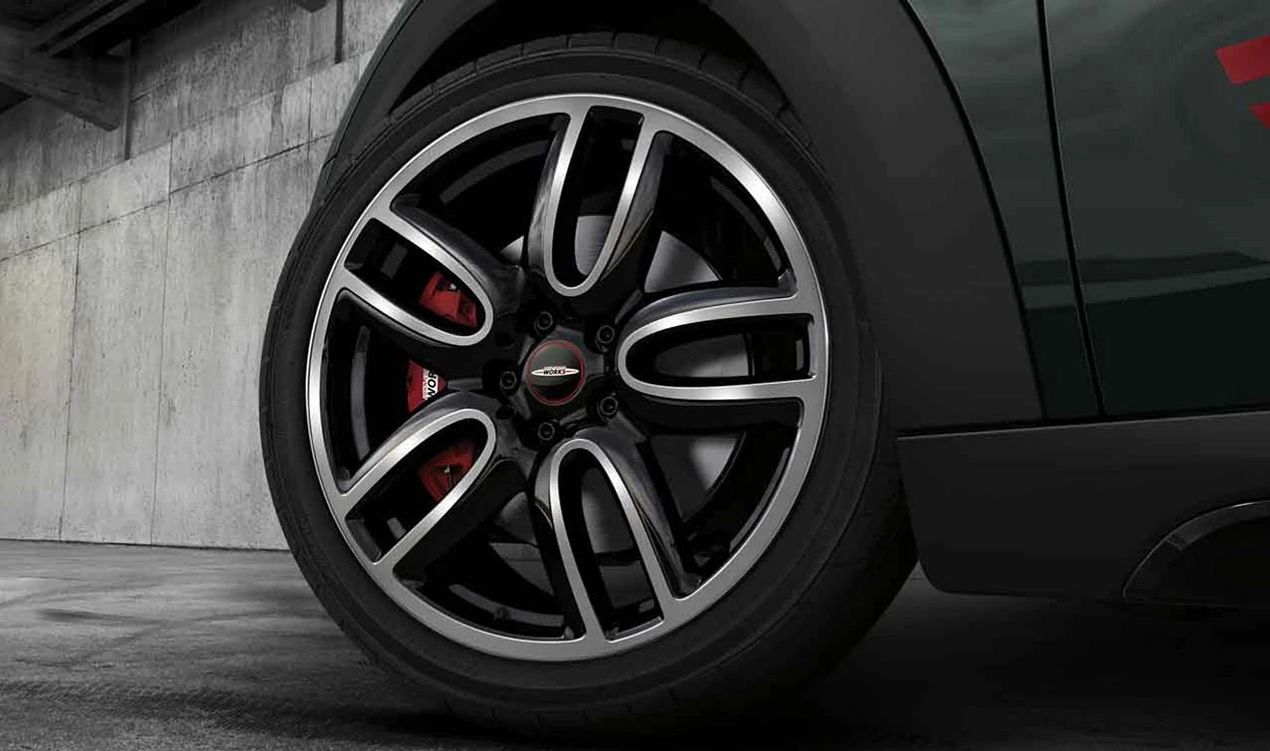 JCW Course Spoke 2-Tone 19" Tiefschwarzes Leichtmetallrad OEM 36116856066 für MINI Clubman F54, F54 LCI. Original MINI.