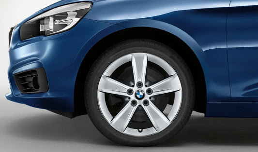Pneumatici invernali e pneumatici da 17 "Design a stella 478 OEM 10026532B per BMW F45 (2er Active Tourer). Assemblaggio e bilanciati inclusi. BMW originale.