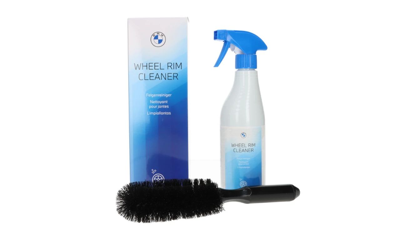Original BMW 500ml tire cleaner with OEM brush 83125B558E8 for BMW {E46, E90, E91, E92, E93, E87, E81, E82, F20, F21, F30, F31, F34, G20, G21, G30, G31, G11, G12, X1, X2, X3, X4, X5, X6, X7, Z3, Z4, M2, M2, M2, M2, M2, M3, M2, M BMW.