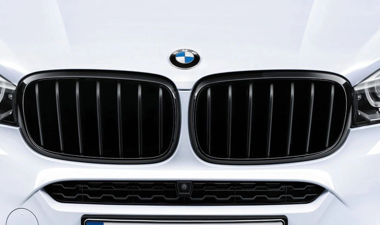 Parrilla decorativa M Performance derecha OEM 51712334710 para BMW X5 F15, X6 F16. Original BMW.