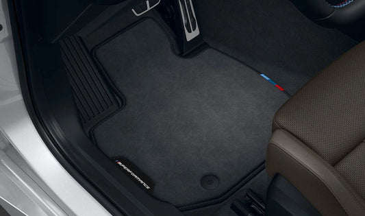 OEM 51475B4D542 M Performance Carombrillas für BMW G20, G21, G28, G80, G81. Komplettes Spiel (vorne und hinten) des Sportteppichs mit M. Original BMW -Logo.