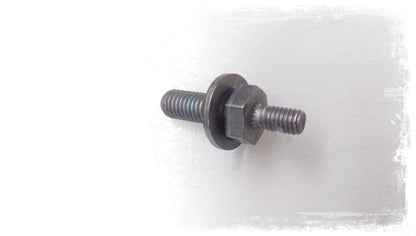 Perno de masa OEM 07147145080 para BMW E60, E61 520d. Compatible con versiones manuales y automáticas de motores M47 y N47. Original BMW.