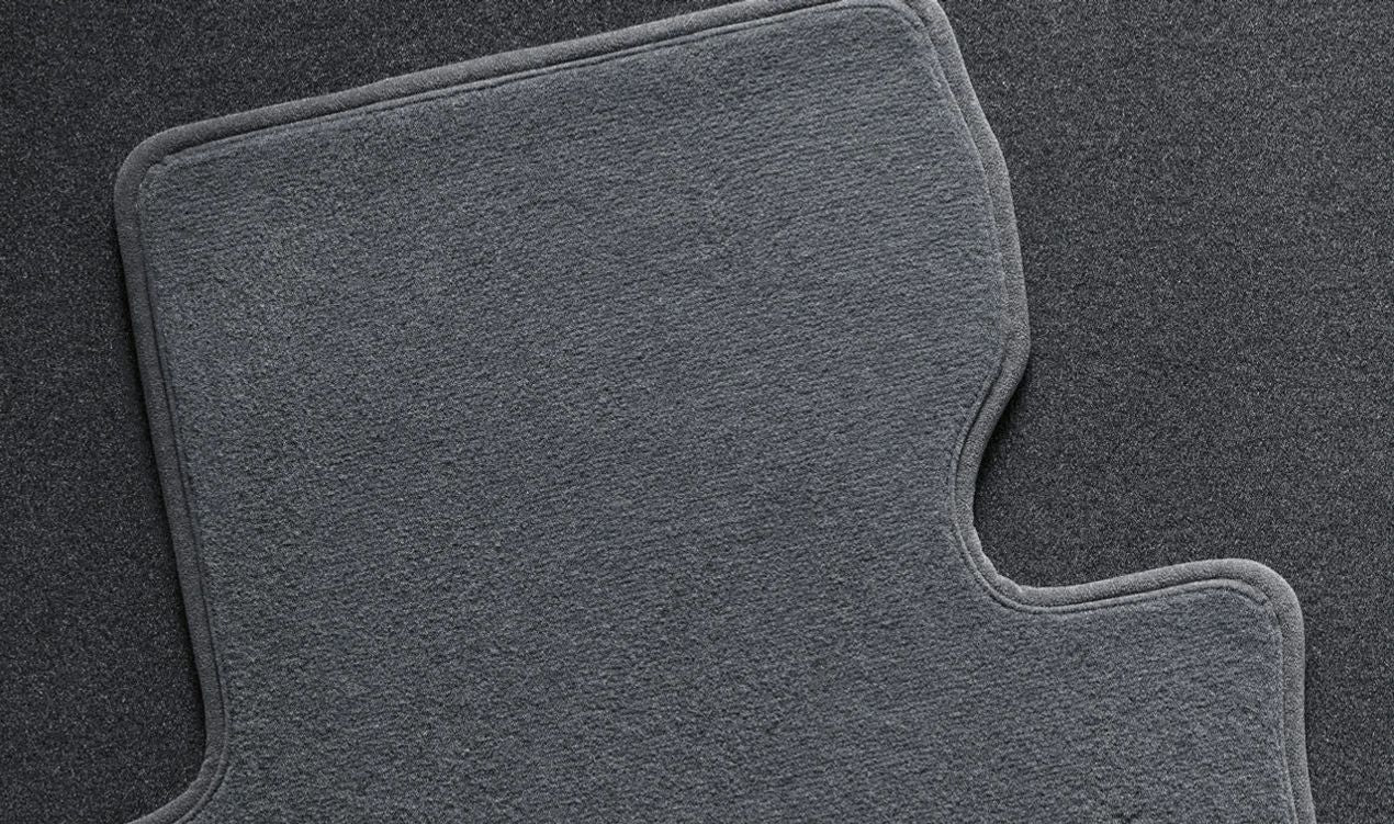 Grey OEM 51477056294 Carpets avant pour BMW Z4 E85, E86 (2002-2008). BMW d'origine.