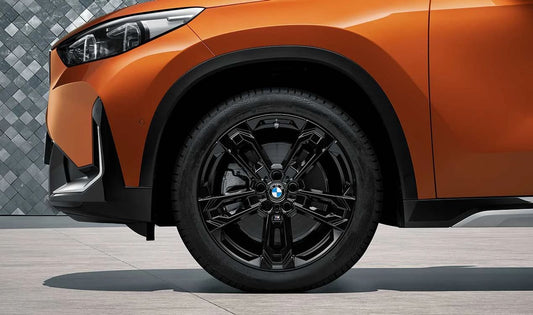 Juego de llantas y neumáticos de invierno M Doble Radio 871 19" Jet Black con Pirelli P-Zero OEM 10026672B para BMW X1 U11 (modelos: 16i, 20d, 20i, M35i, xDrive20d). Original BMW.