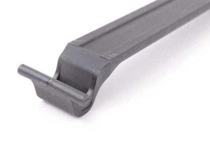Supporto metallico OEM 72608111914 per BMW E30. Compatibile con diversi modelli 316i, 316i (M10 e M40), manuali e automatici. BMW originale.