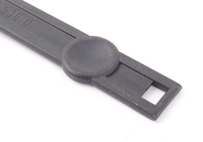 Supporto metallico OEM 72608111914 per BMW E30. Compatibile con diversi modelli 316i, 316i (M10 e M40), manuali e automatici. BMW originale.