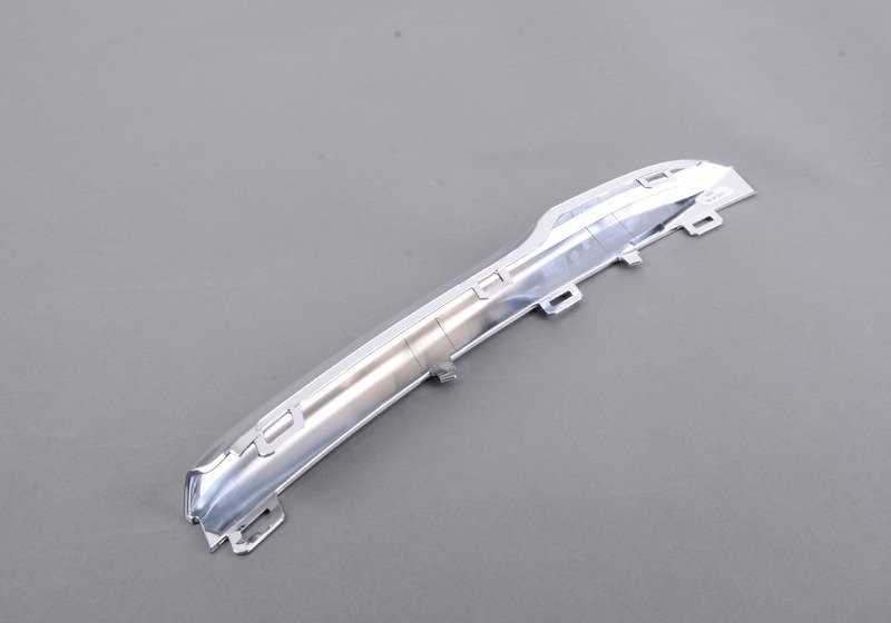 Moldura difusor de aire lado izquierdo OEM 51117396841 para BMW 3' F30 LCI, F31 LCI. Original BMW.
