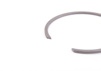 Anillo de retención OEM 24311421070 para BMW E34, E39, E32, E38, E31, E53, E52. Original BMW.