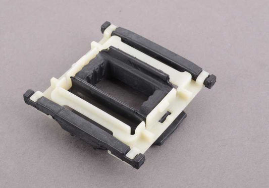 Soporte inferior radiador OEM 17118617879 para BMW F40, F44, F45, F46, F48, F39, F55, F56, F57, F54, F60. Original BMW.