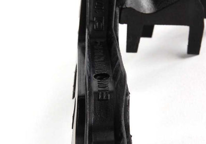 Placa superior esquerda OEM Captura frontal 51767142049 para BMW E90, E90N, E91, E91N, E92, E92N, E93, E93N. BMW original.