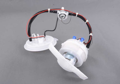 Bomba de combustible OEM 16117260636 para BMW F07, F10, F11, F06, F12, F13 (modelos 550i y 550i xDrive). Repuesto original BMW.