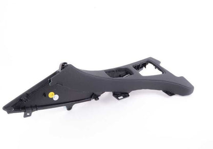 Embellecedor decorativo negro OEM 51169278752 para BMW F06, F12, F13 (640d, 640i, 650i) con tracción trasera y xDrive. Compatible con modelos producidos entre 2012 y 2018. Original BMW.