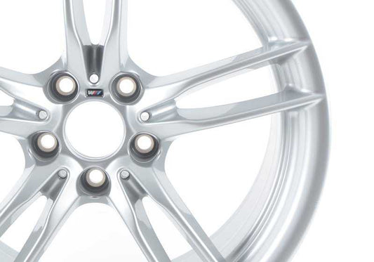Tire en alliage pour BMW F87N, F80 (OEM 36102284908). BMW d'origine