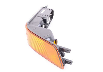 Tira de luz trasera izquierda OEM 63111383945 para BMW E31. Original BMW.