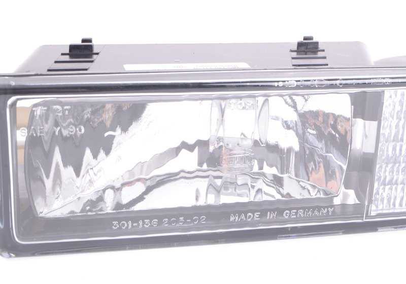 Tira de luz trasera izquierda OEM 63111383945 para BMW E31. Original BMW.
