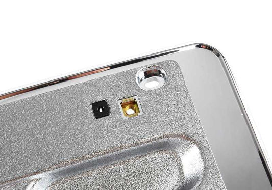 OEM 51118255006 Supporto di registrazione Chrome per BMW E46 3 ° (316CI, 318CI) compatibile con modelli prodotti tra il 1999 e il 2006. BMW originale.