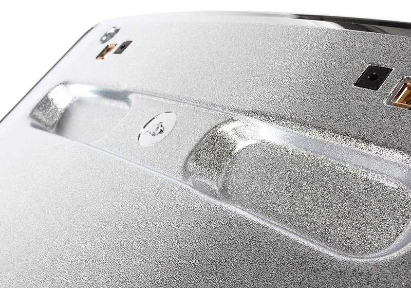 Soporte de matrícula cromado OEM 51118255006 para BMW E46 3er (316Ci, 318Ci) compatible con modelos producidos entre 1999 y 2006. Pieza original BMW.