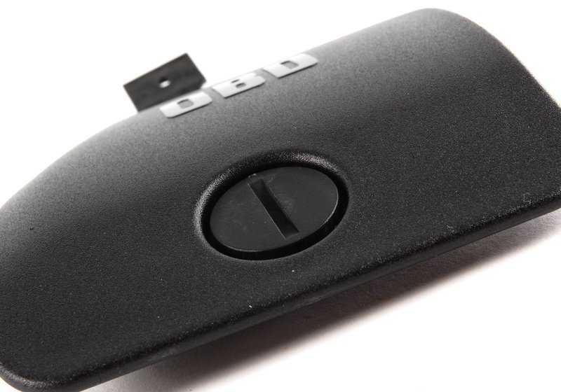 Copertura del connettore OEM OBD 5145820488 per la serie BMW 5 E39 (525i, 528i, 530i). Compatibile con versioni manuali e automatiche. BMW originale di colore nero.