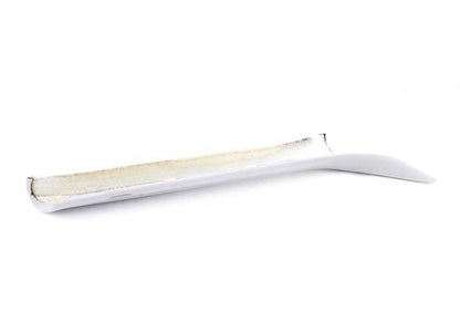 Tapa embellecedora izquierda del cortafuegos (HELLGRAU) OEM 51438214825 para BMW E38 725tds, 728i. Compatible con todos los acabados y transmisiones. Original BMW.