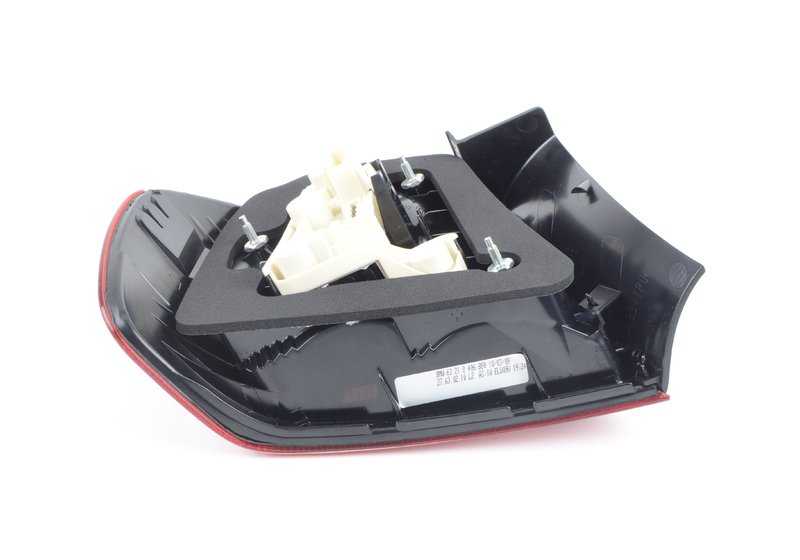 Piloto trasero lateral derecho para BMW Serie 3 E90 (OEM 63210406880). Original BMW