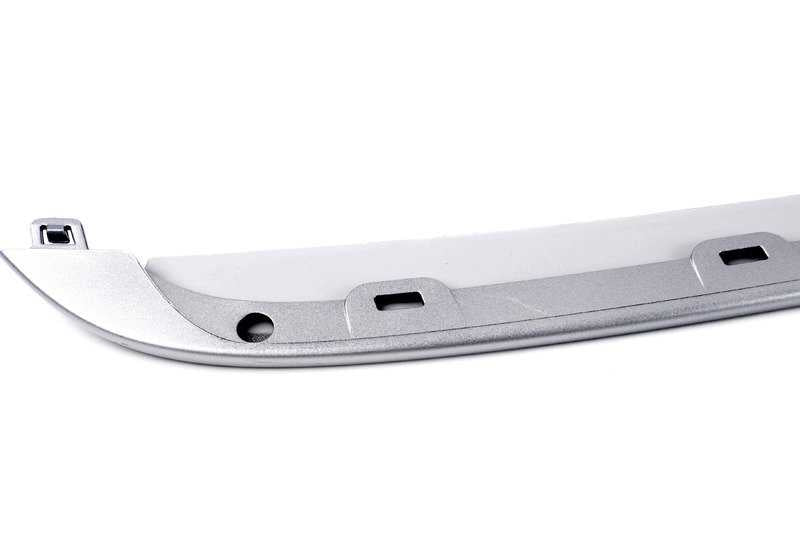 Listón decorativo central para BMW E84 (OEM 51112990641). Original BMW