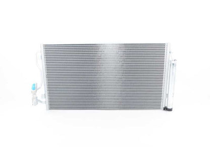 Condensador del aire acondicionado OEM 64506804721 para BMW F20, F21, F22, F87, F30, F31, F34, F35, F32, F33, F36. Repuesto original BMW.