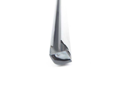 Links hintere Seitenform (schwarzer Glanz) OEM 51367891407 für BMW E46. Original BMW.