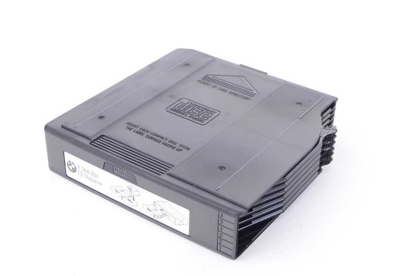 Revista de CD para BMW Série 1 E81, E82, E87, E87N, E88, Série 3 E46, E90, E90N, E91, E91N, E92, E92N, E93, E93N, Série 5 E39, Série 7 E65, E66, X1 E84, X3 E83, E83N, X5 E53, Z4 E85, E86, Z8 E52, MINI R50, R52, R53 (OEM 65128364931). BMW original