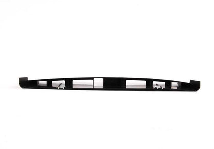 Soporte moldura protección vano motor OEM 51758045386 para BMW E93. Original BMW.