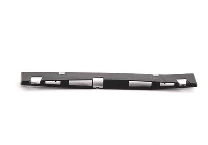 Soporte moldura protección vano motor OEM 51758045386 para BMW E93. Original BMW.