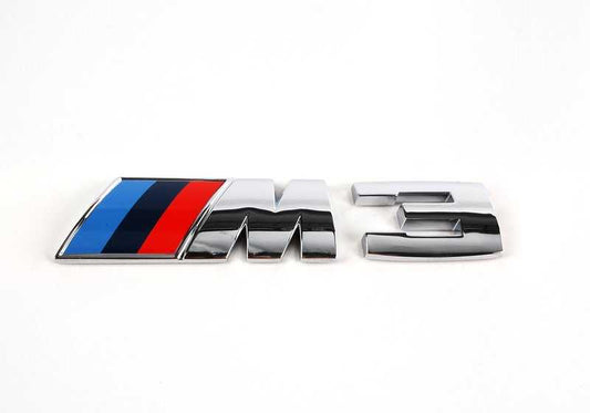 Adhäsive Emblema M3 OEM 51148041901 für BMW E90, E90N, E92, E92N, E93, E93N. Originales BMW -Stück, ideal, um das M -Logo Ihres Fahrzeugs durch Sport und authentisches Finish zu erneuern oder zu ersetzen.