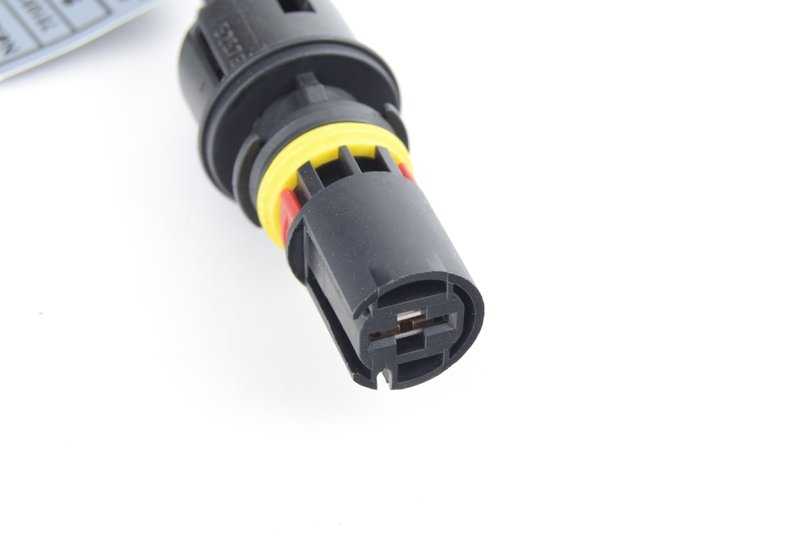 Cable positivo de batería OEM 12421733932 para BMW E38 750i y 750iL {GG01, GG02, GG21, GG22, GJ01, GJ02, GJ03, GK21, GK22, GK23}. Longitud: 425 mm. Original BMW.