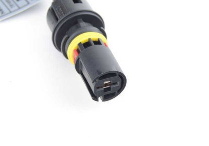 Cable positivo de batería OEM 12421733932 para BMW E38 750i y 750iL {GG01, GG02, GG21, GG22, GJ01, GJ02, GJ03, GK21, GK22, GK23}. Longitud: 425 mm. Original BMW.