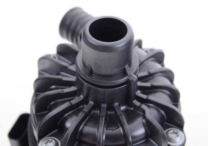 Zusätzliche Kältemittelpumpe für BMW F22, F87, F30, F34, F32, F36 (OEM 11517583965). Original BMW