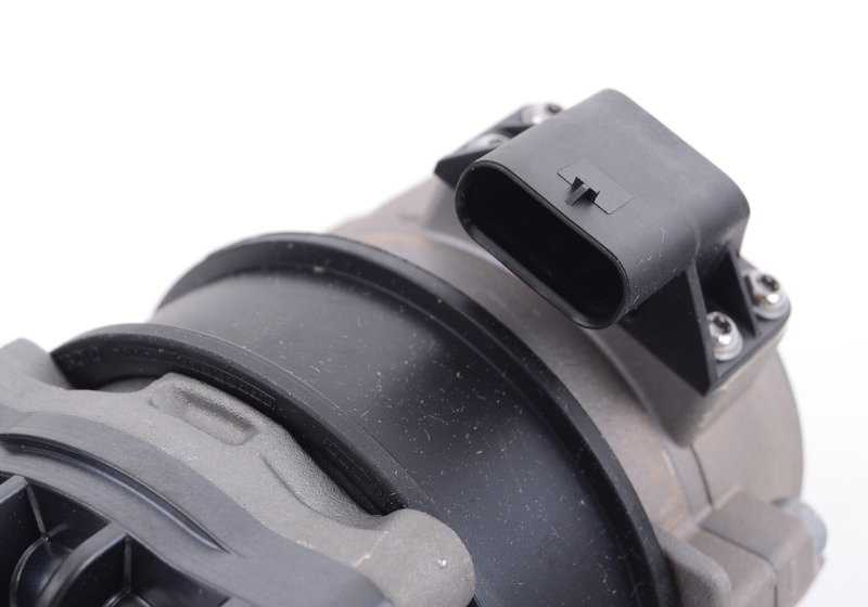 Zusätzliche Kältemittelpumpe für BMW F22, F87, F30, F34, F32, F36 (OEM 11517583965). Original BMW