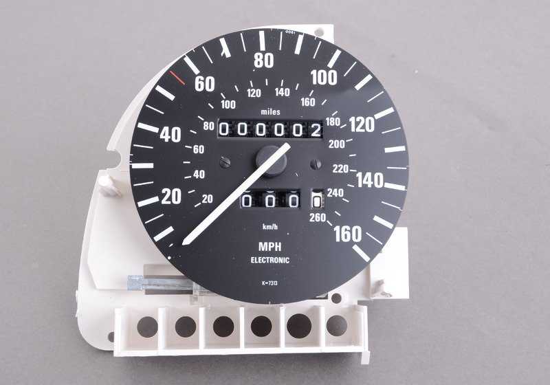 Cuadro de instrumentos / Tacómetro OEM 62121377616 para BMW E23, E24. Original BMW.