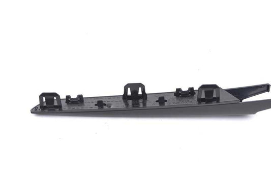 Embellecedor lateral M Performance negro brillo OEM 51148068586 para BMW F82 y F83 (M4 Coupé y Cabrio). Pieza original BMW para resaltado deportivo de la entrada de aire del guardabarros derecho.