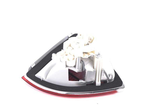 Piloto trasero derecho maletero OEM 63217160064 para BMW Serie 3 E91 (318d, 318i) modelos fabricados entre 2006 y 2008. Original BMW.