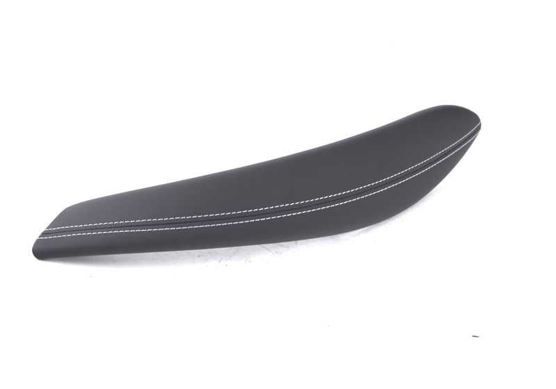 Capa de couro para maçaneta da porta direita para BMW Série 3 F80, Série 4 F82, F83 (OEM 51418057636). BMW originais.
